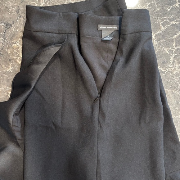 Club Monaco Black mini skirt with ruffled detail - Picture 4 of 7